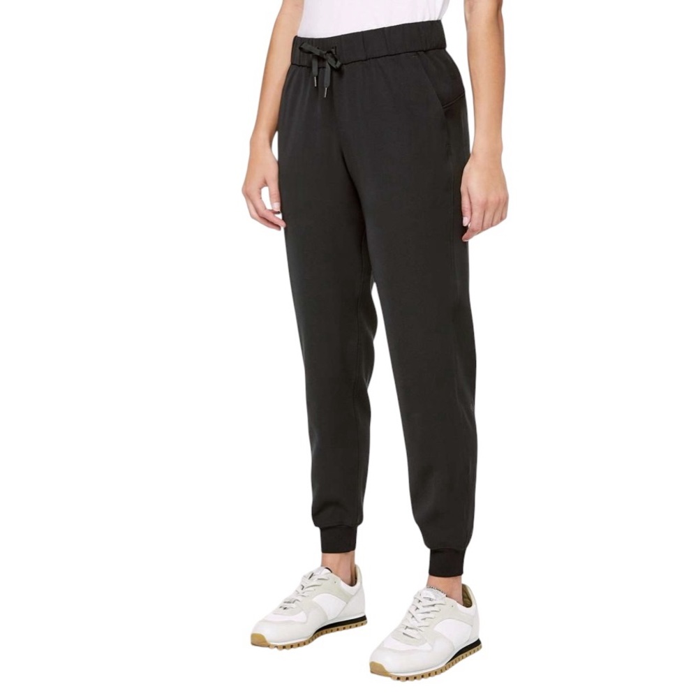 Lululemon On The Fly Jogger in Black Size 6